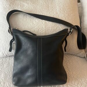 Vintage Coach Legacy Y2K Shoulder Bag with signature lining. Great condition!